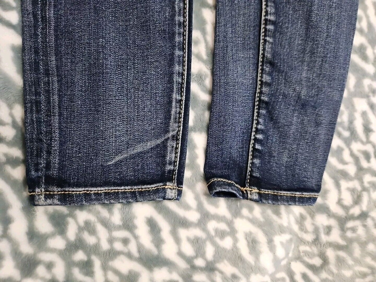 American Eagle Stretch Jeggings Size 2 Distressed Jeans Patch Detail