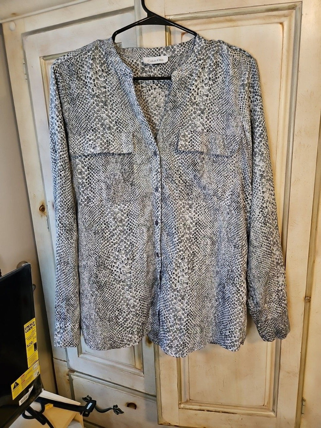Calvin Klein Gray Snakeskin Print Blouse Roll-Tab Sleeve Button Down Read Size