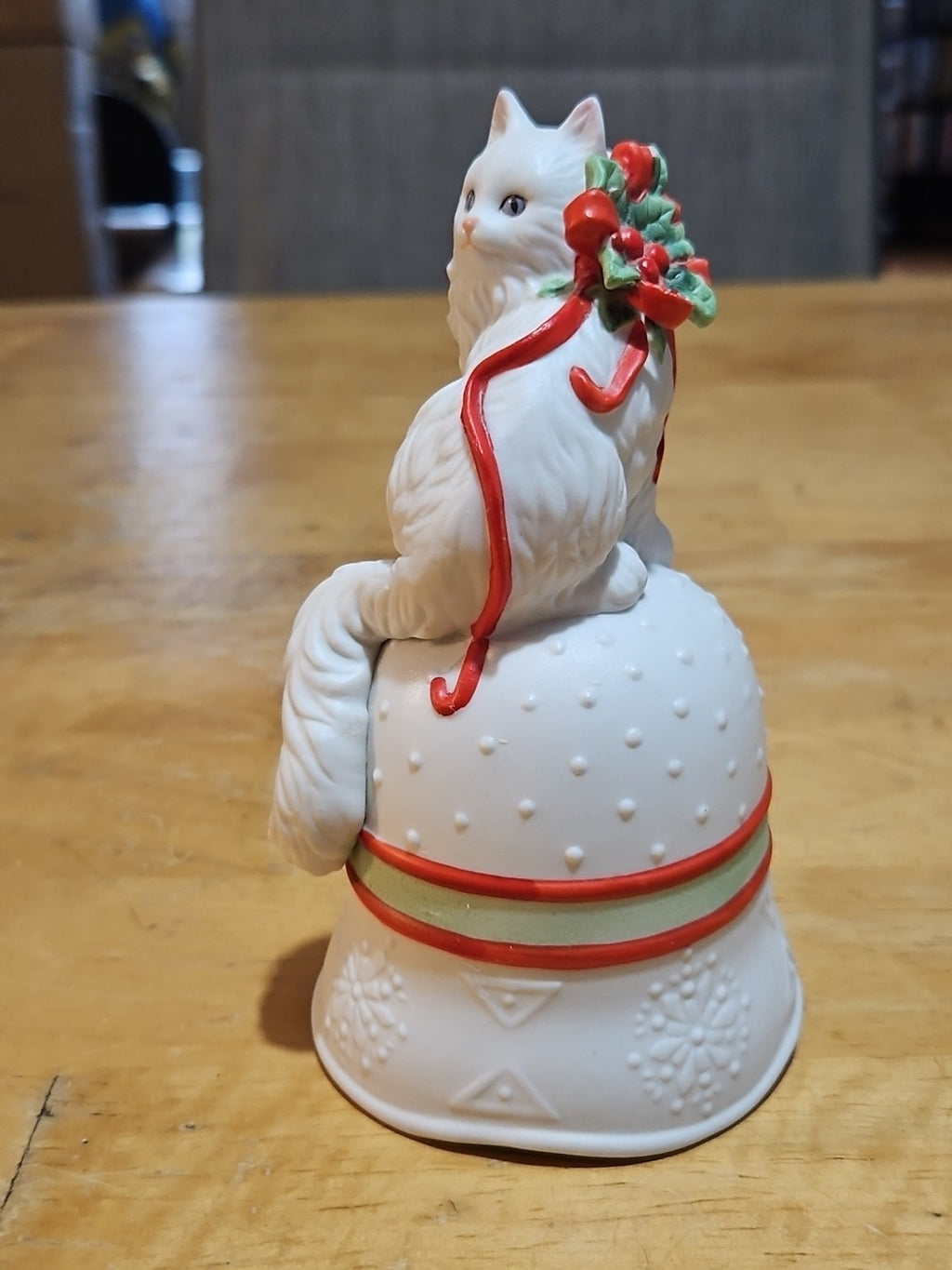 Vintage 1988 Enesco White Cat with Holly Bow Holiday Bell EUC