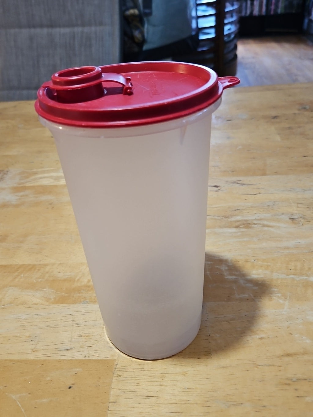 Vintage Tupperware 261 Sheer Handolier Pitcher Red Flip Top Seal 563