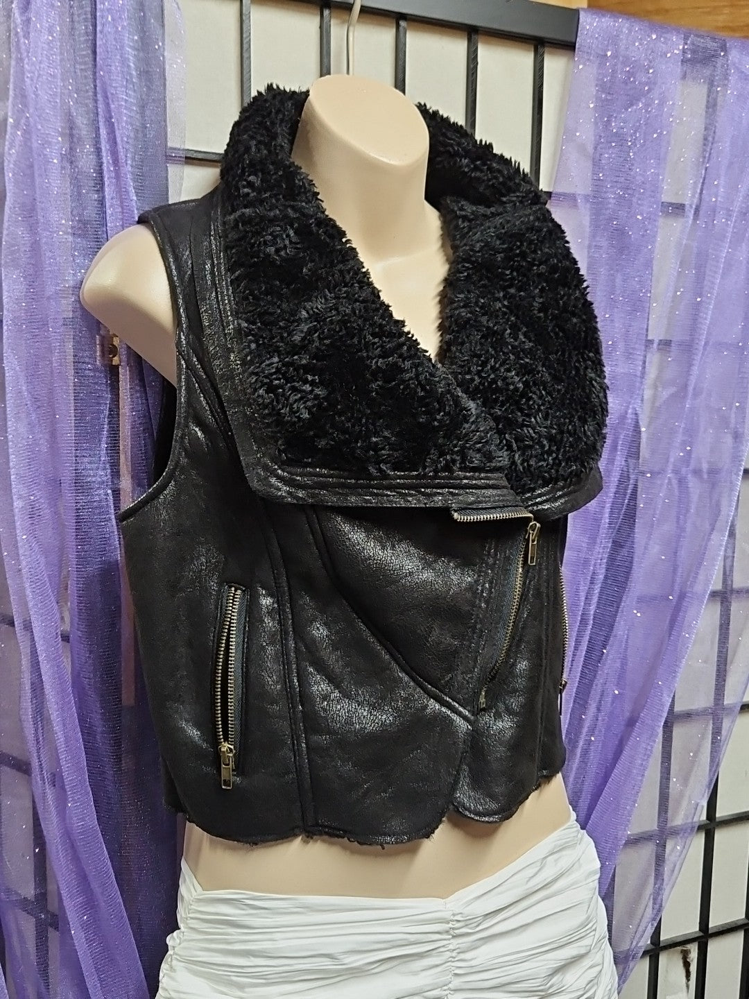 Bar III Black Faux Leather Asymmetrical Cropped Sherpa Lined Motorcycle Vest M