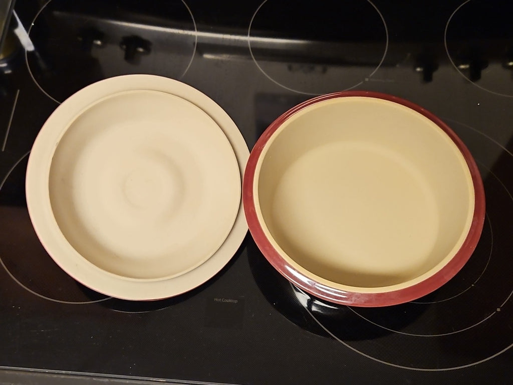 The Pampered Chef Cranberry Round Casserole Dish w/Lid #1121 6 Cup 1.5L EUC
