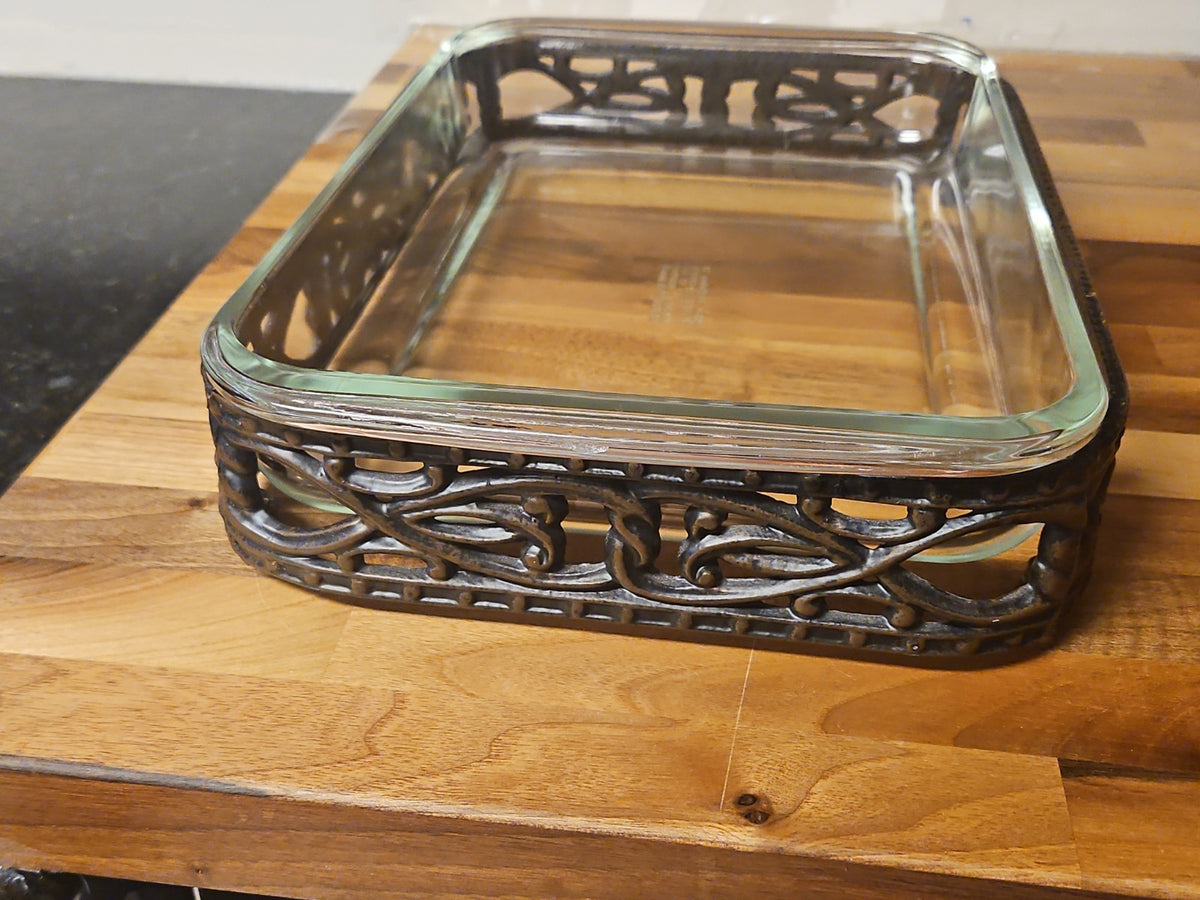 Southern Living at Home Clairmont Casserole Caddy With Vintage Pyrex 9x13 Dish