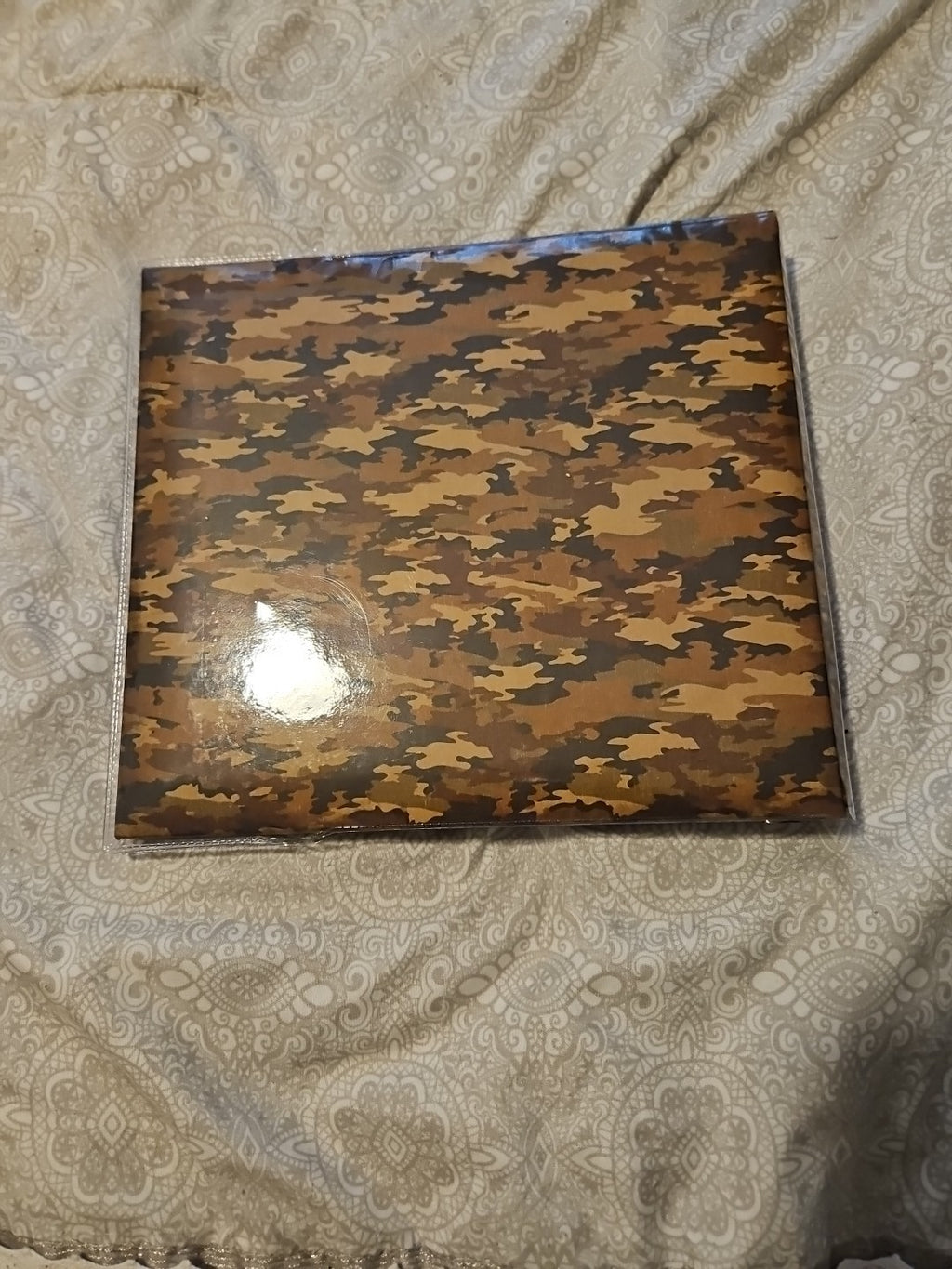 The Paper Studio 8x8 Hunting Theme Ready Made Scrapbook Photo Album 20 Pages NIP