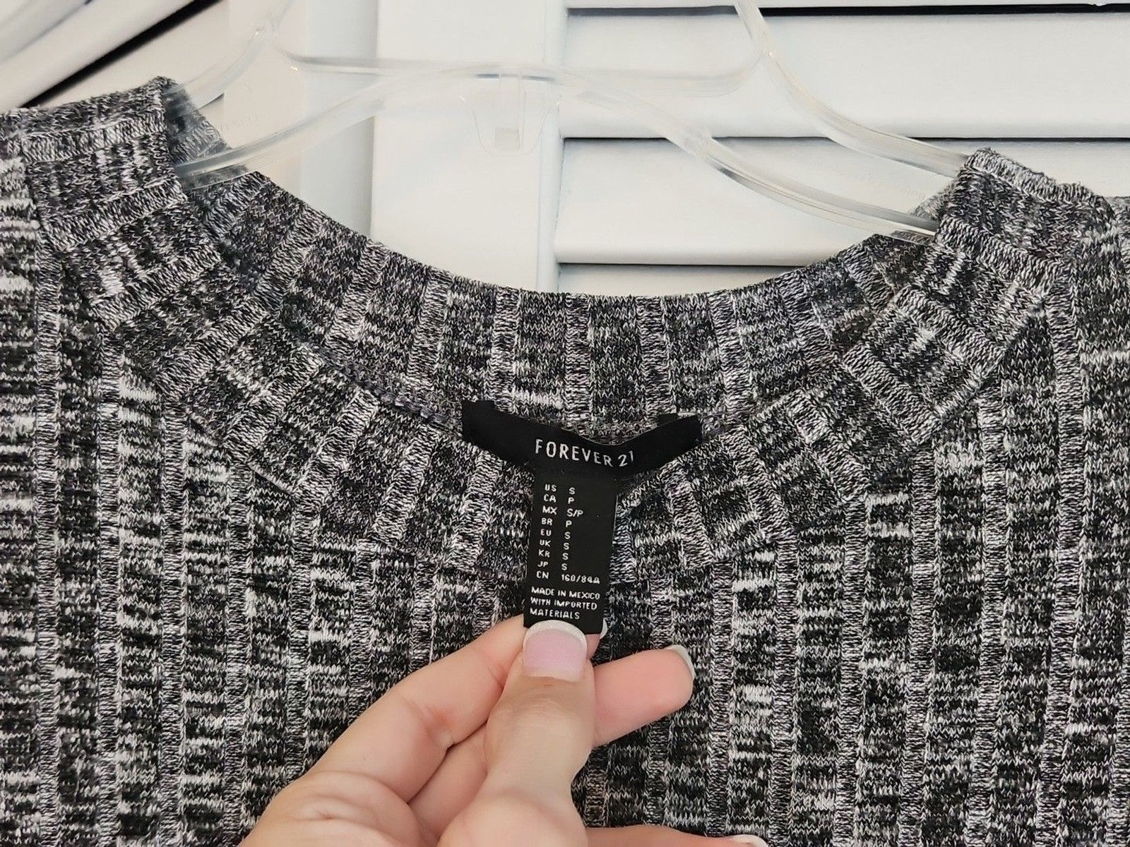 Forever 21 Women’s Light Tunic Sweater / Size S / Grey & Black