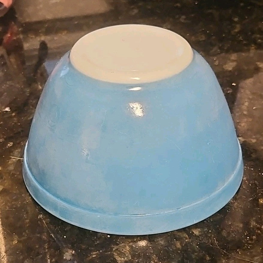 Vintage Pyrex 401 Turquoise Aqua Robins Egg Blue Nesting Mixing Bowl 1.5pt