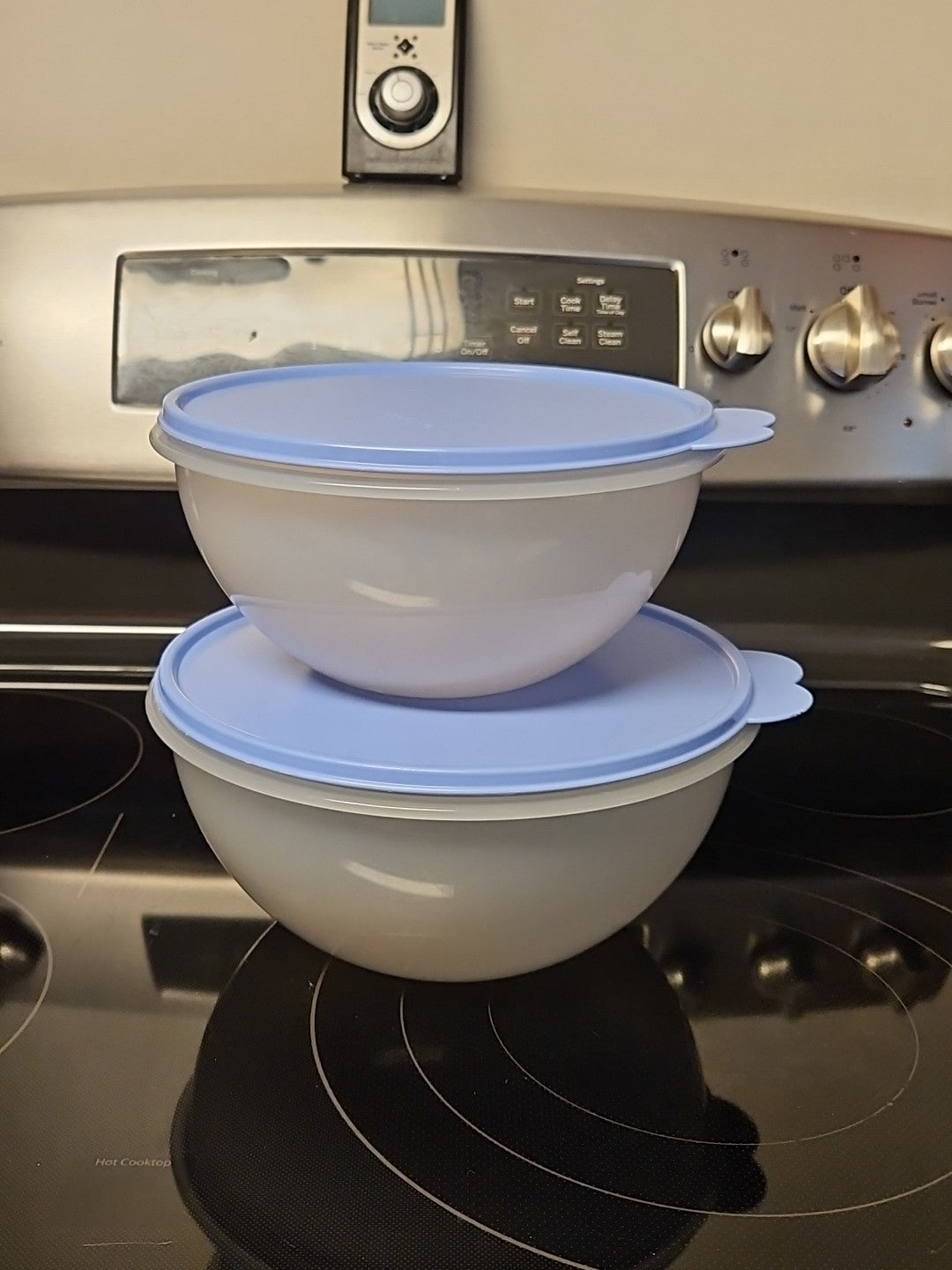 Set Of 2 Vintage Tupperware Wonderlier Bowls W Blue Lids 8 3/4 & 12 Cup
