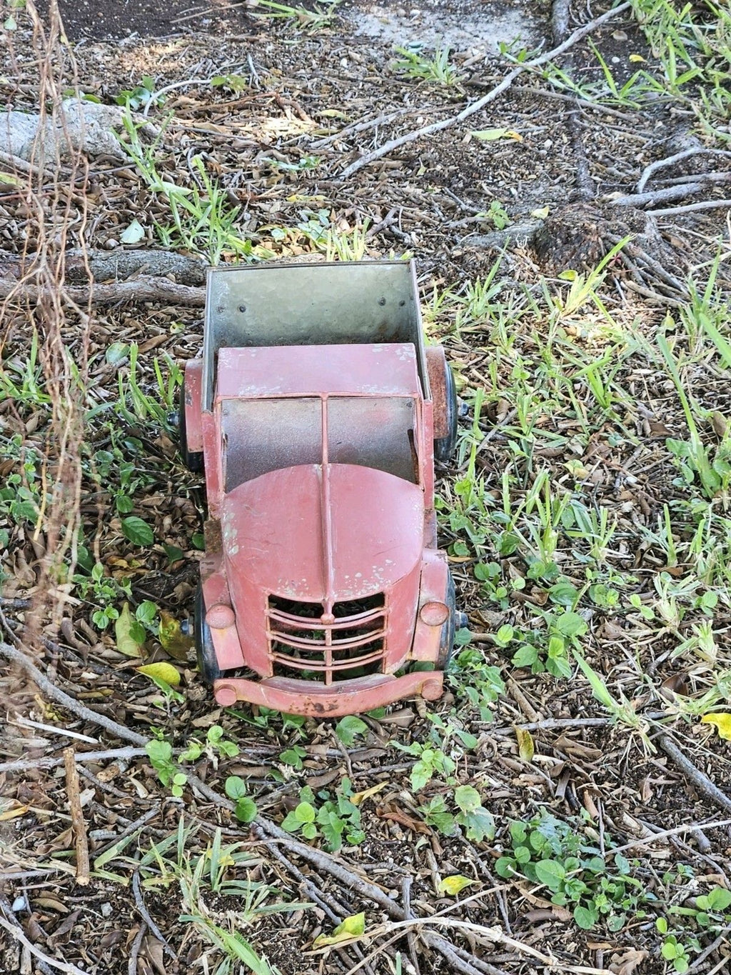 Little Red Farm Truck Rustic Country Chic Metal Garden Planter Pot 15" x 8"