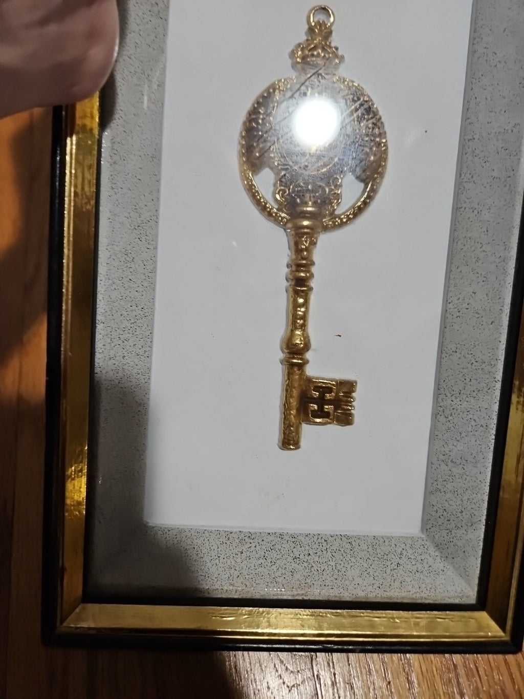 Set Of 2 Vintage MCM Turner Wall Accessory Ornate Kings Knights Gold Keys