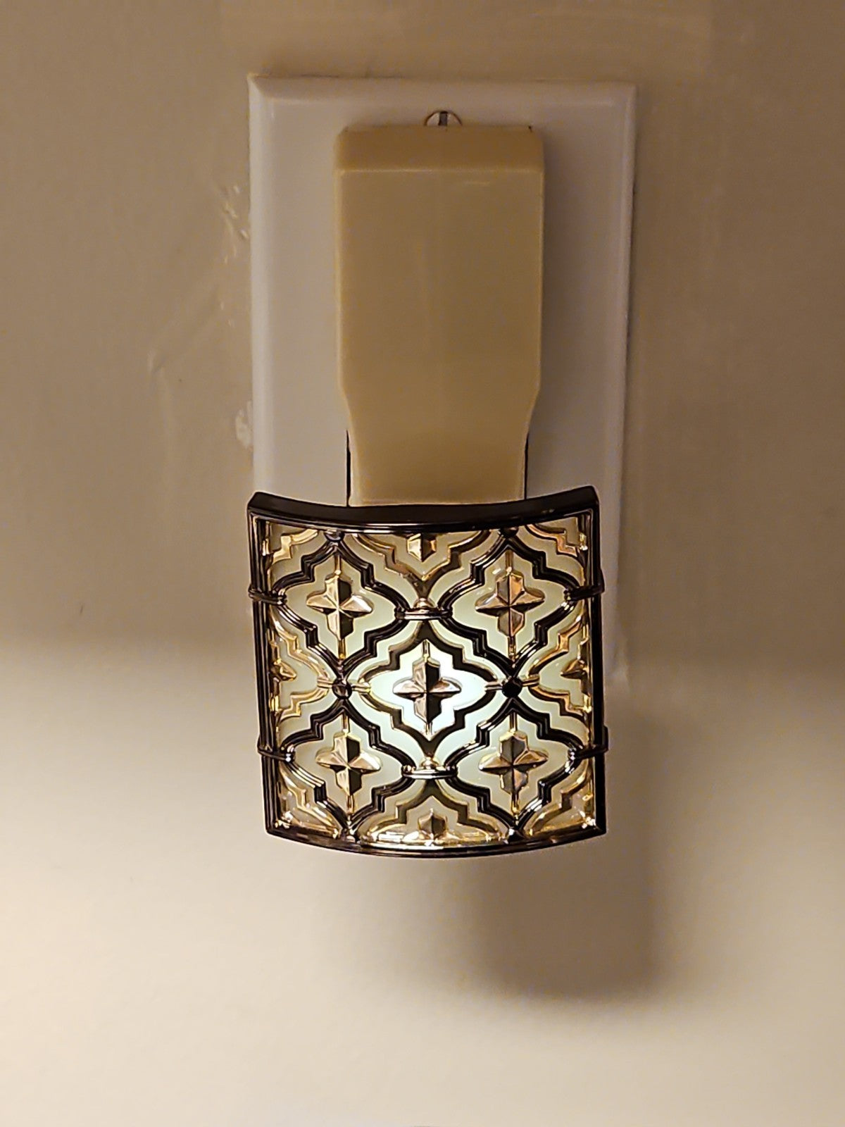Bath & Body Works Wallflower Plug In Metallic Shiny Square Night Light Diffuser
