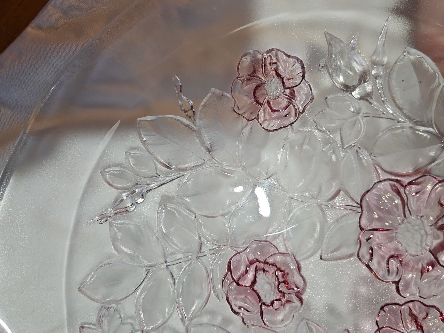 Mikasa Rosella 14" Cake Plate Floral Pattern Pink Roses With Frosted Leaves