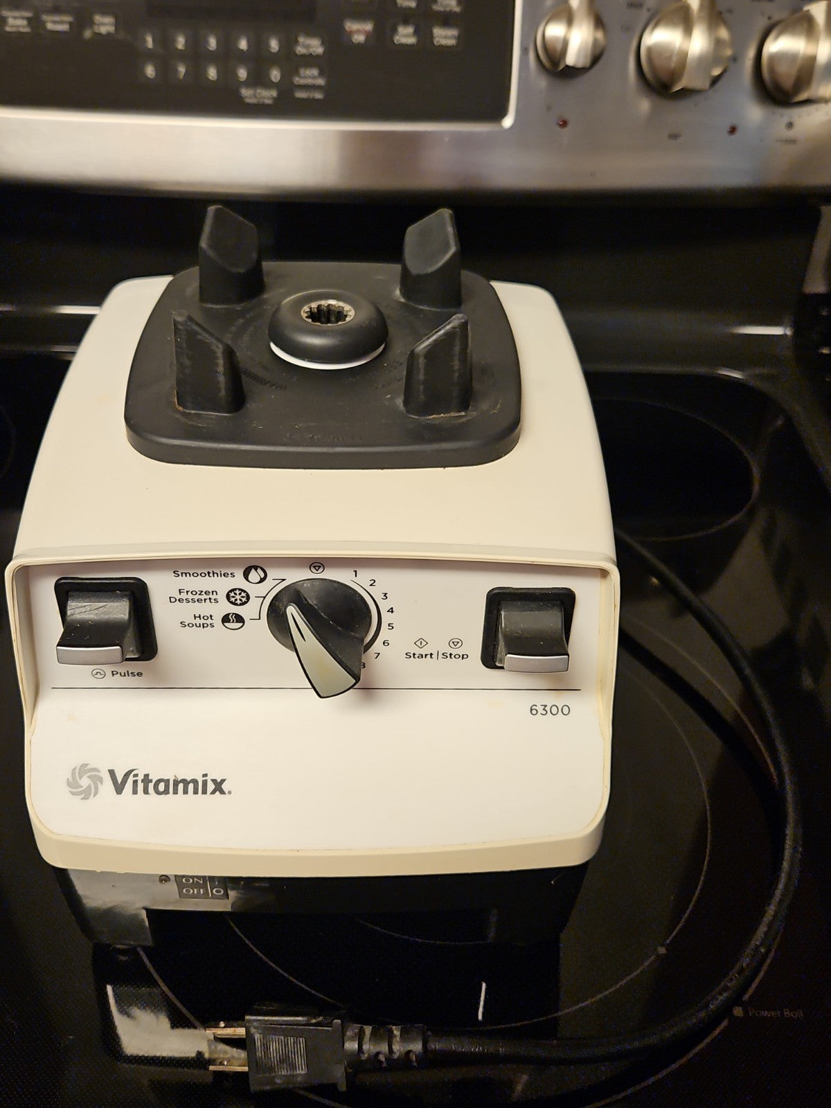 Vitamix 6300 Model VM0102B W/ 64oz & 32oz Pitchers & Lids No Tamper - Works!