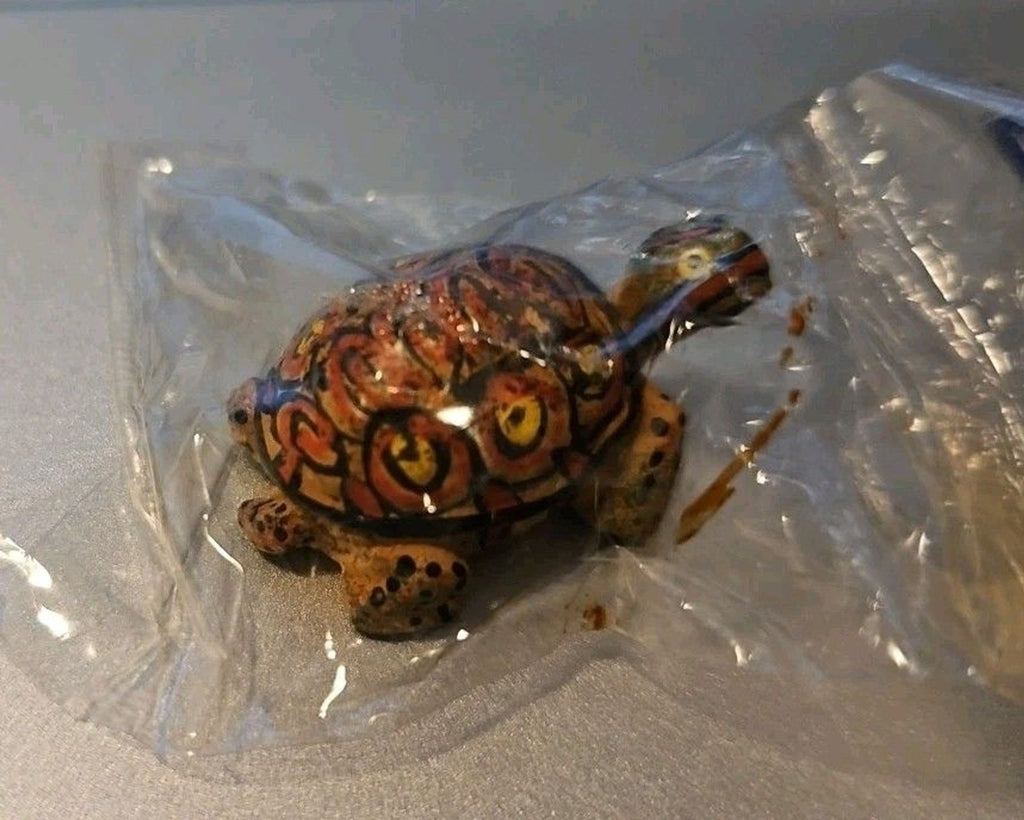 Small Sculptured Resin Turtles, Set Of 2, Red And Green, New