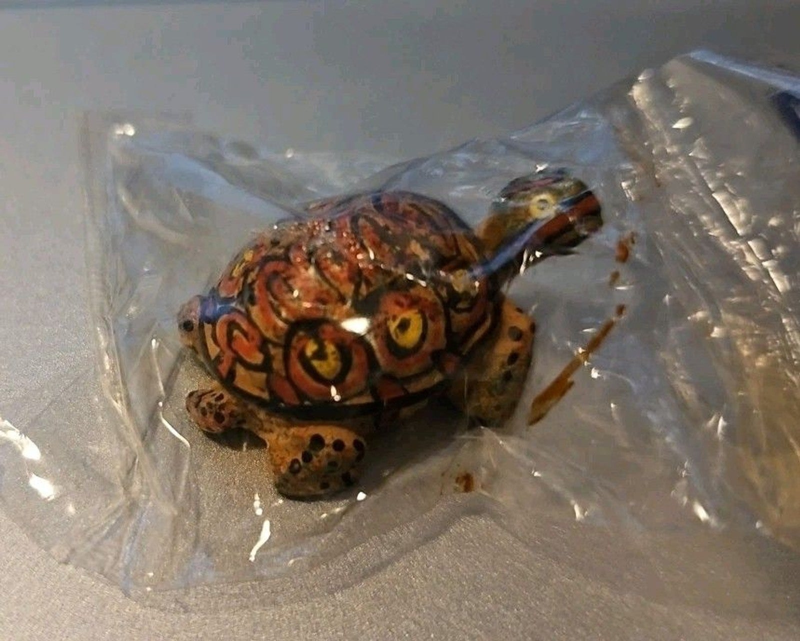 Small Sculptured Resin Turtles, Set Of 2, Red And Green, New