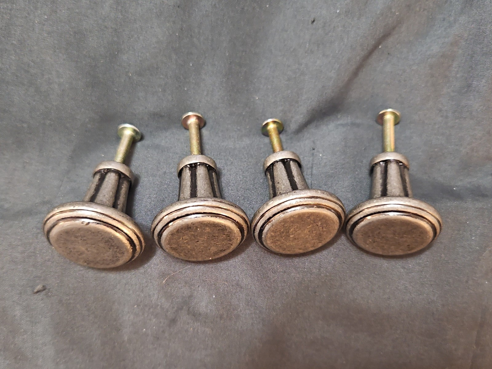 Set Of 4 Top Knobs TK196PTA Luxor Knob Large 1 1/4" Pewter Antique EUC