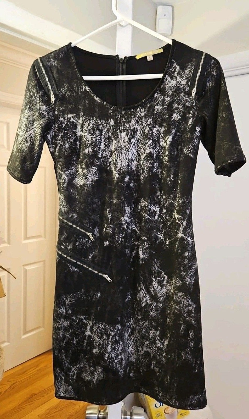 Gianni Bini Black 3/4 Sleeve Black & Silver Dress Zipper Accents Size 0