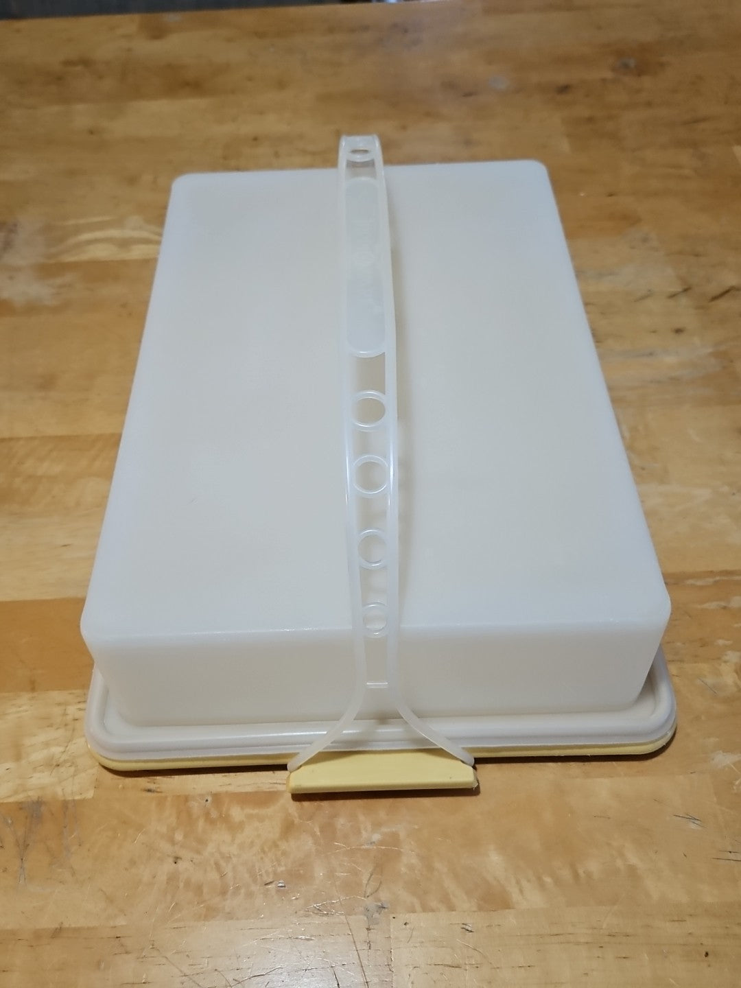 Vintage Tupperware Fresh-N-Fancy 9x13 Cake /Cupcake Carrier #622 w/ Lid & Handle