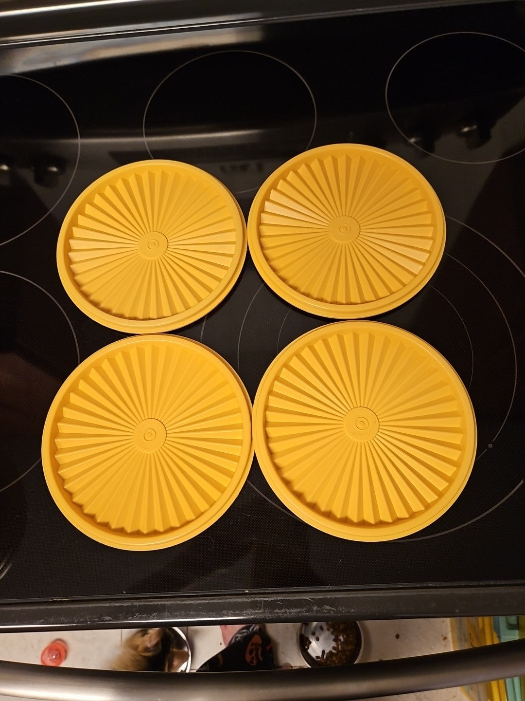 Vintage Tupperware Set Of 4 Cereal Bowls #890 Harvest Gold w/Servalier Lids