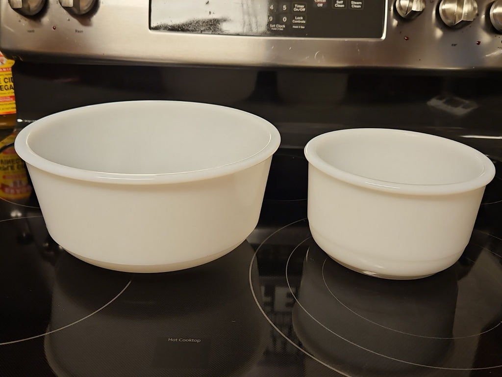 Set Of 2 Vintage Nesting Milk Glass Mixing Bowls Unmarked 9" & 6.5"
