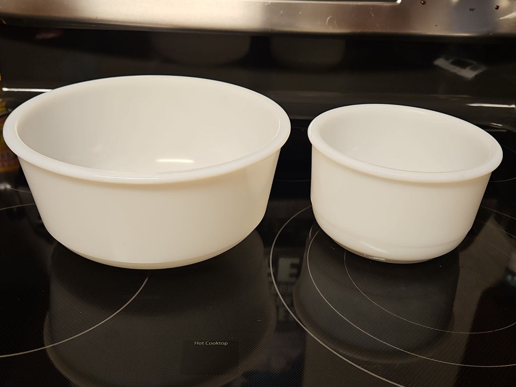 Set Of 2 Vintage Nesting Milk Glass Mixing Bowls Unmarked 9" & 6.5"