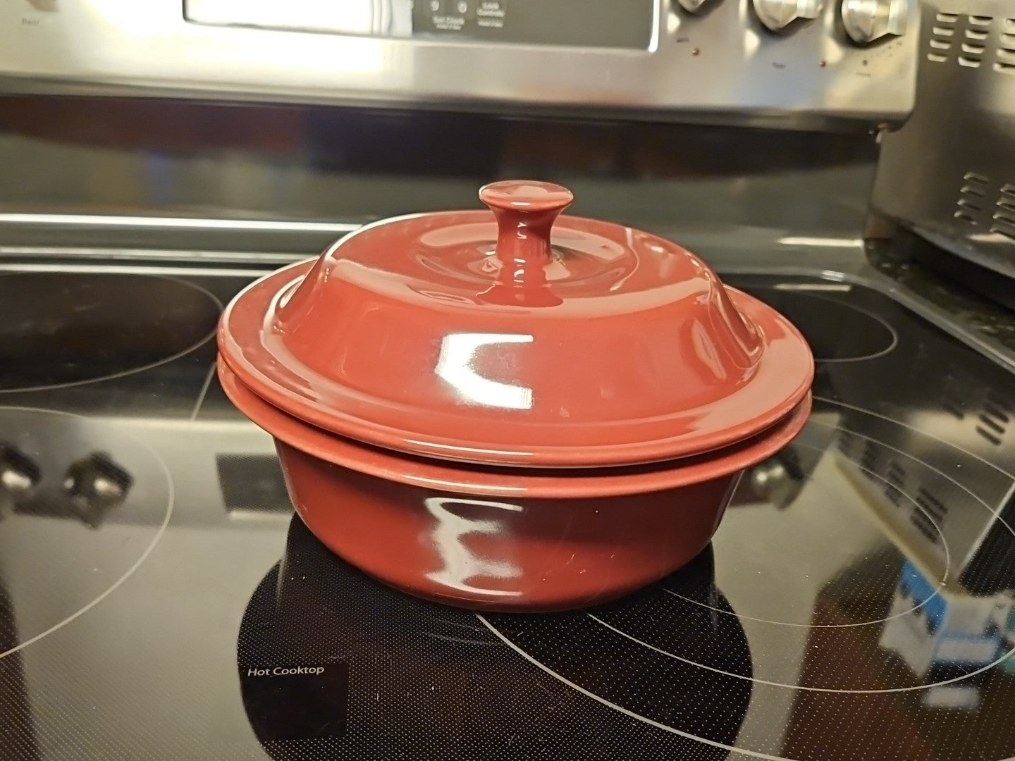 The Pampered Chef Cranberry Round Casserole Dish w/Lid #1121 6 Cup 1.5L EUC