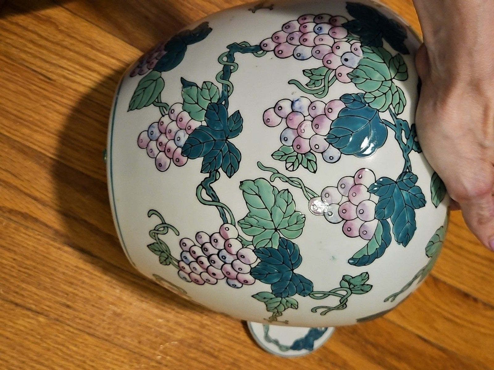 Vintage Chinoiserie Ginger Jar With Lid Purple Grape Vine & Leaves Motif 8" X 8"