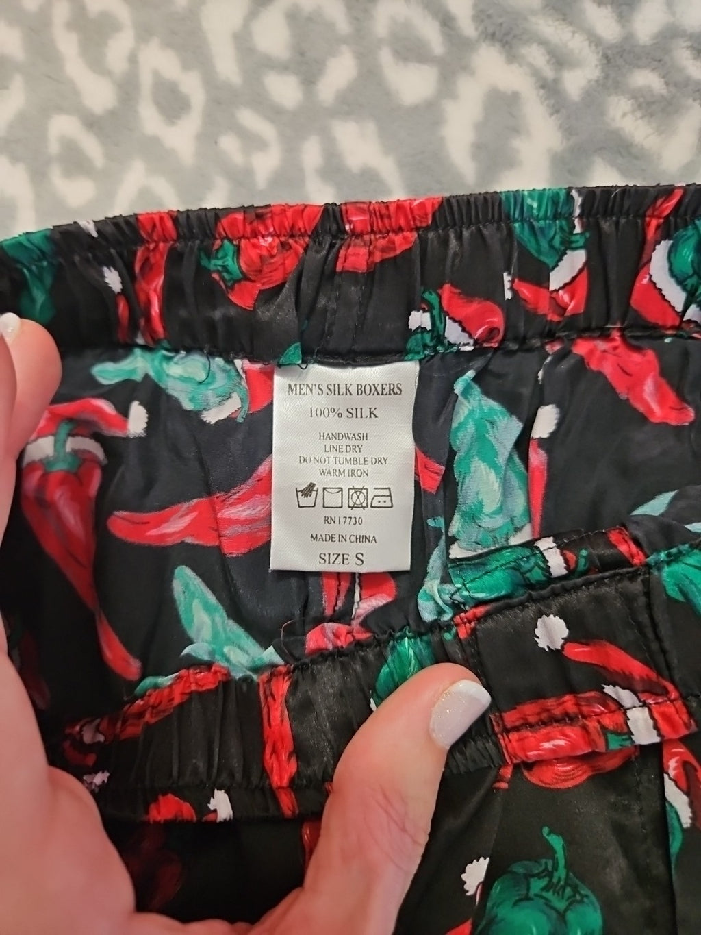 Christmas Chili Peppers With Santa Hats 100% Silk Boxers Men's Sz Small