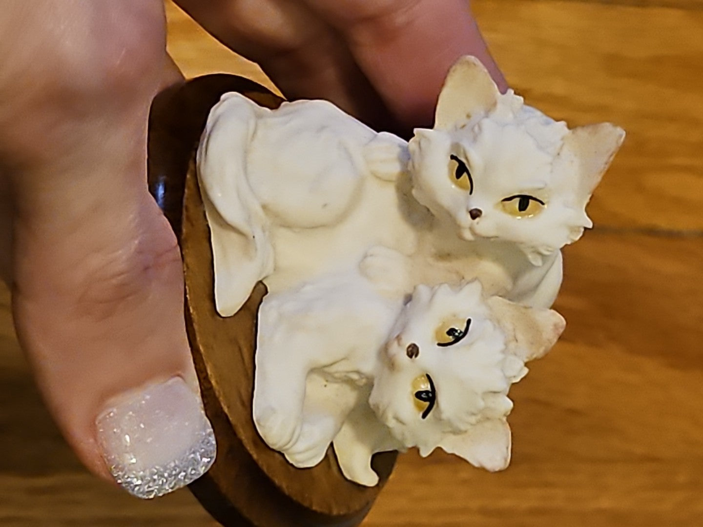 Vintage Giuseppe Armani Two White Persians With Yellow Eyes Cat Kitten Figurine
