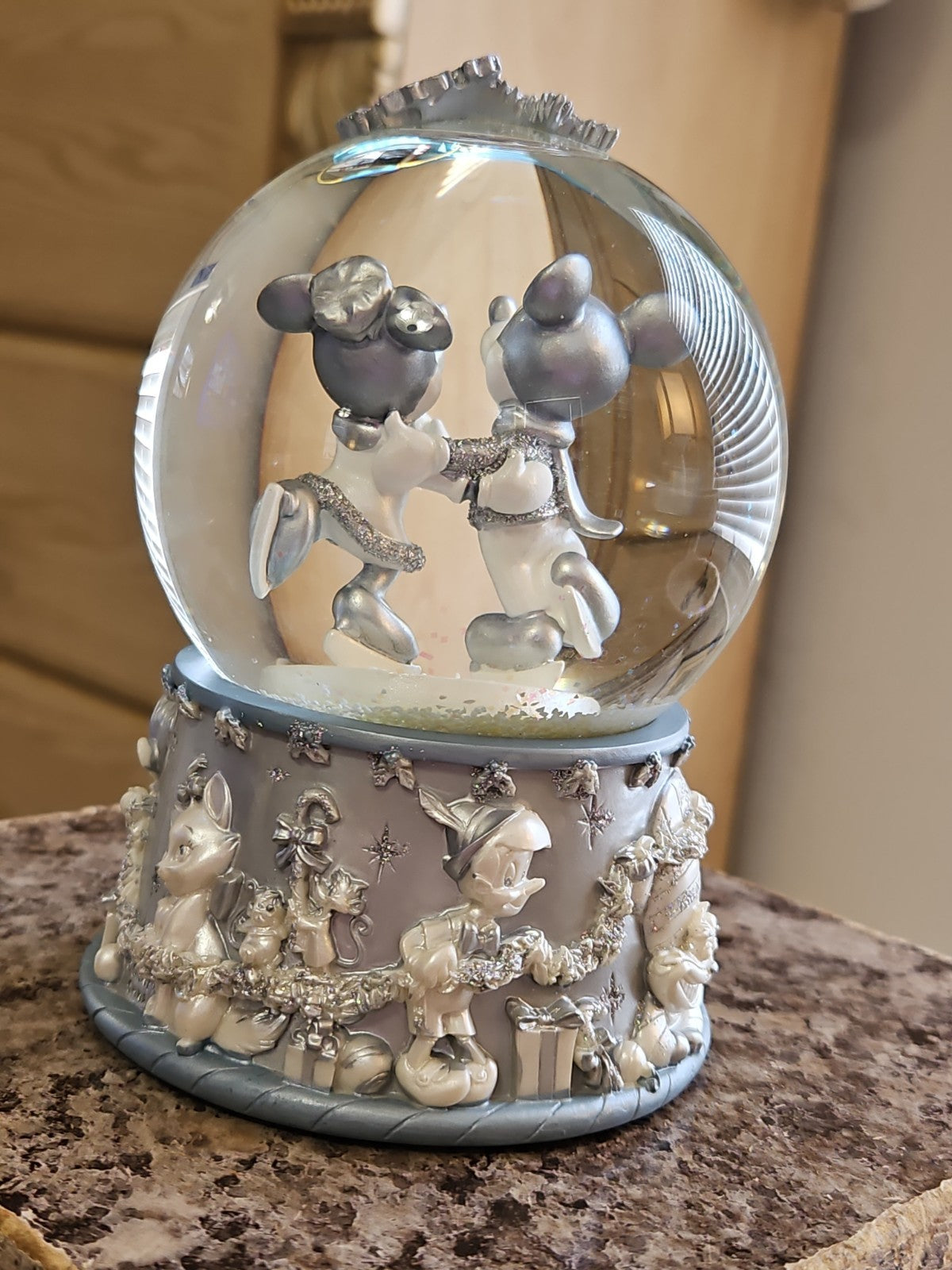 2002 Special Edition Disney Mickey & Minnie Ice Skating Silver Snow Globe