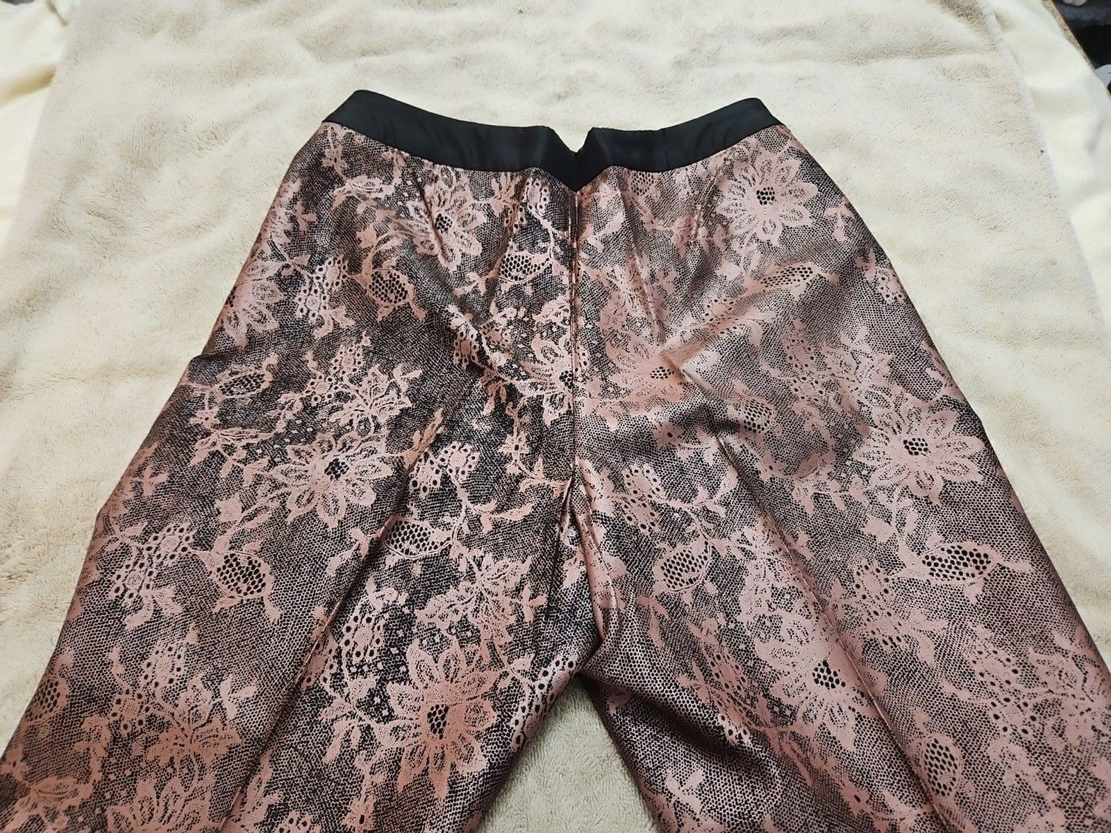 Phoebe Black & Metallic Pink Jacquard Floral Print Sz 2 Satiny