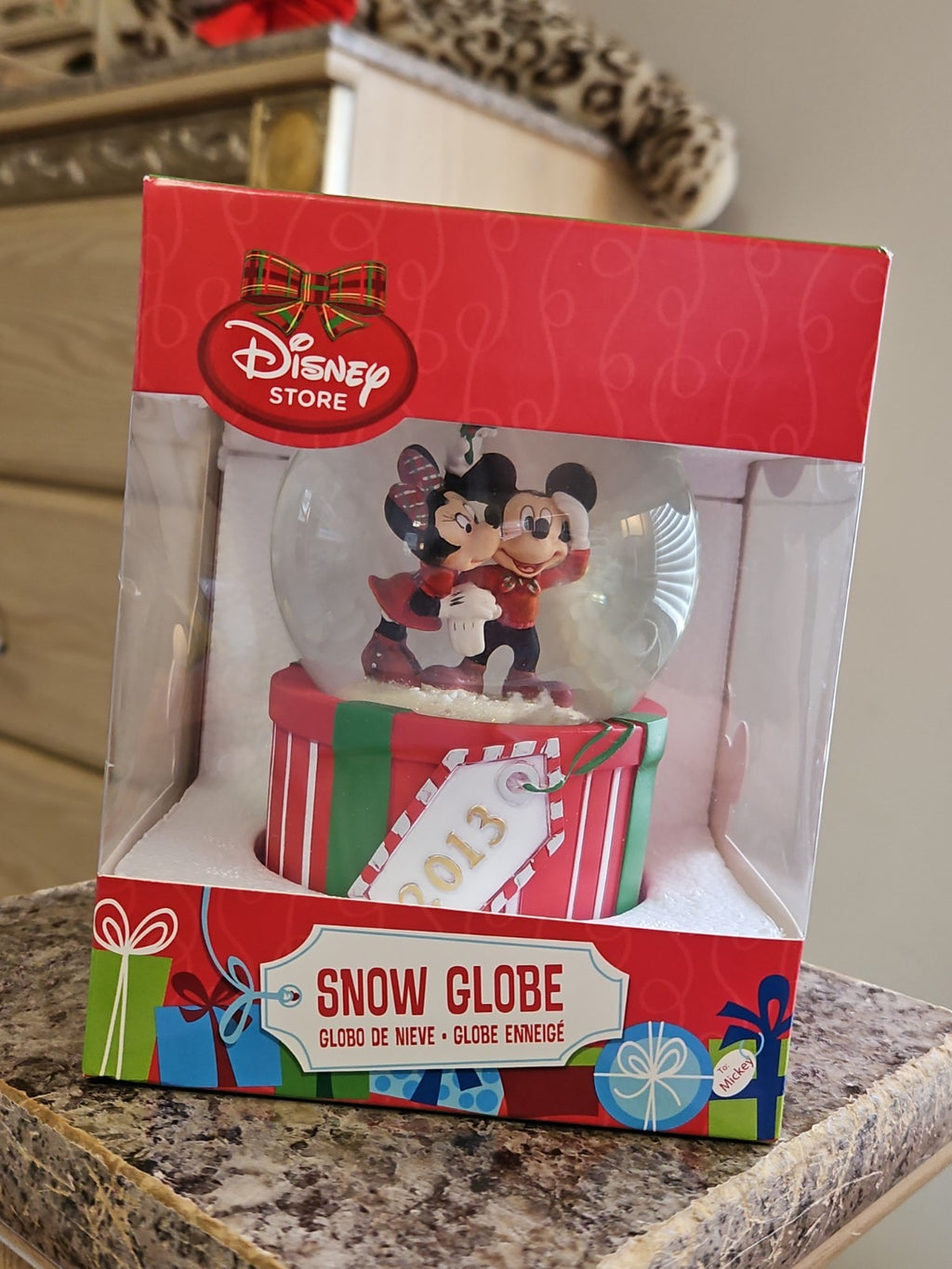 NIB 2013 Disney Store Mickey And Minnie Holiday Snow Globe