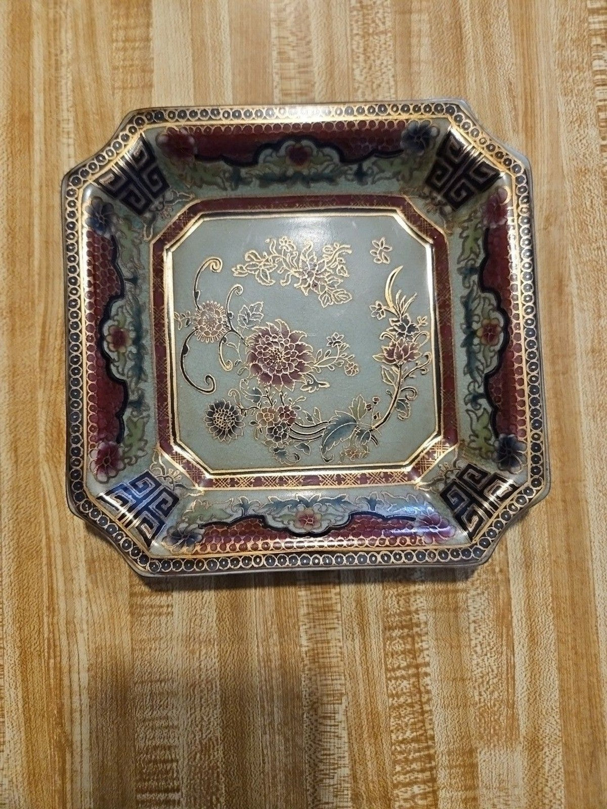Set Of 2 Vintage Oriental Accent Plates Green W Red Flowers & Gold Accents