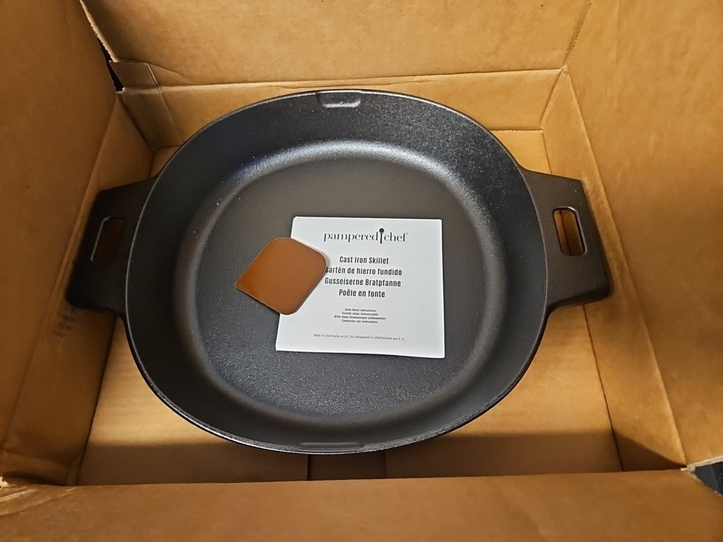 New In Box Pampered Chef 12" Cast Iron Skillet #100179 Double Handles