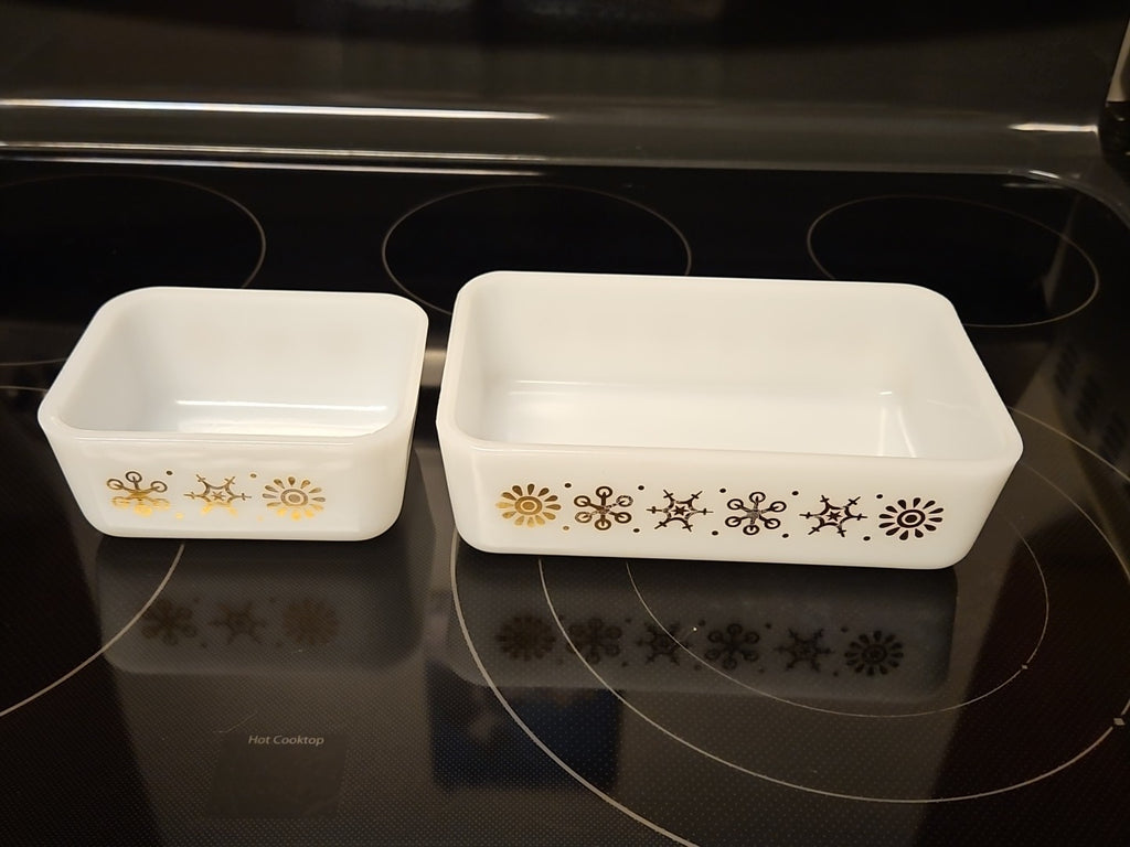 Set Of 2 Glasbake Vintage Casserole Dishes White W/ Gold Snowflake - 1 qt & 1 pt