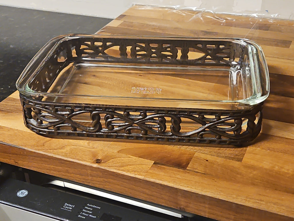 Southern Living at Home Clairmont Casserole Caddy With Vintage Pyrex 9x13 Dish