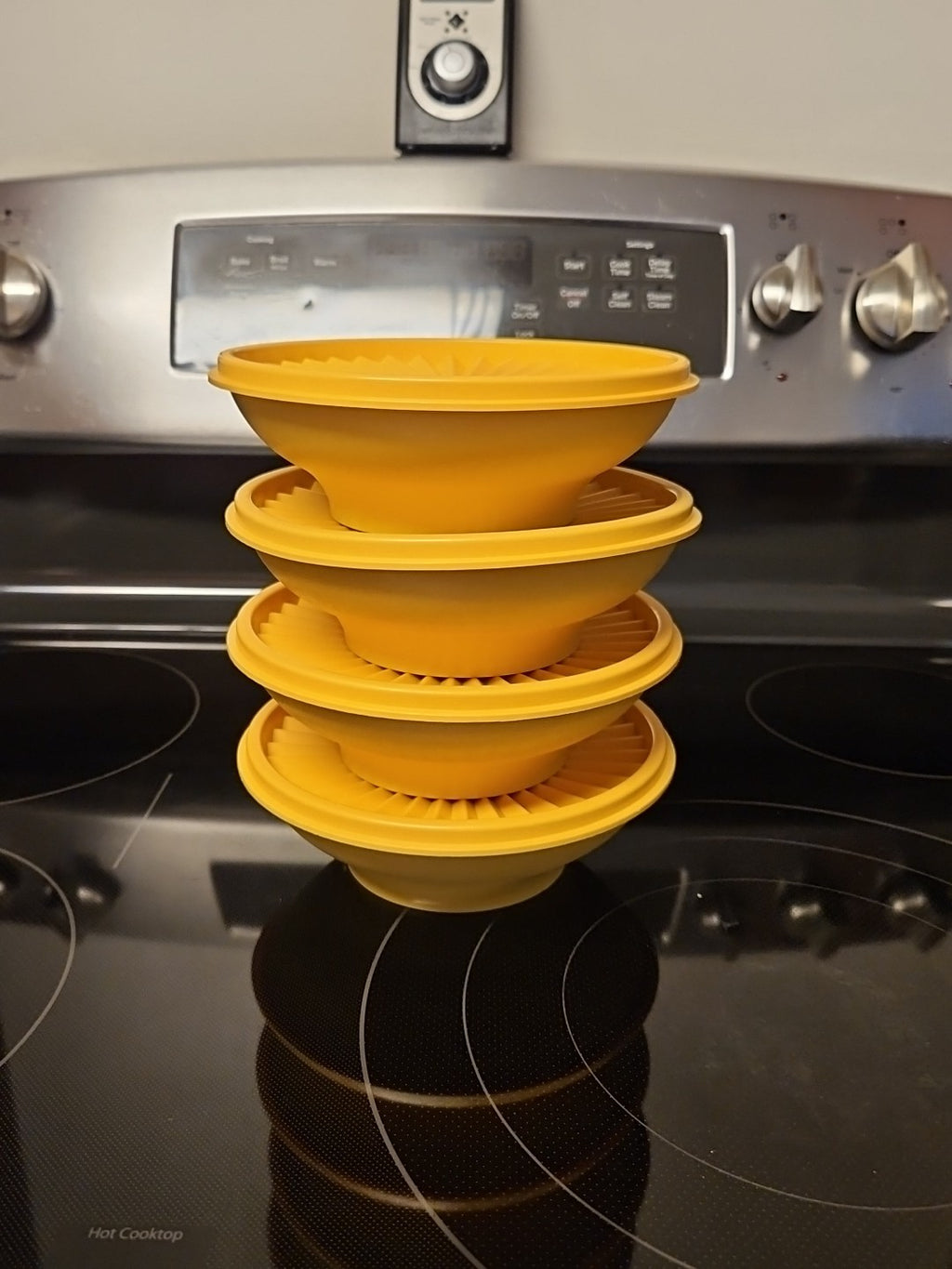 Vintage Tupperware Set Of 4 Cereal Bowls #890 Harvest Gold w/Servalier Lids