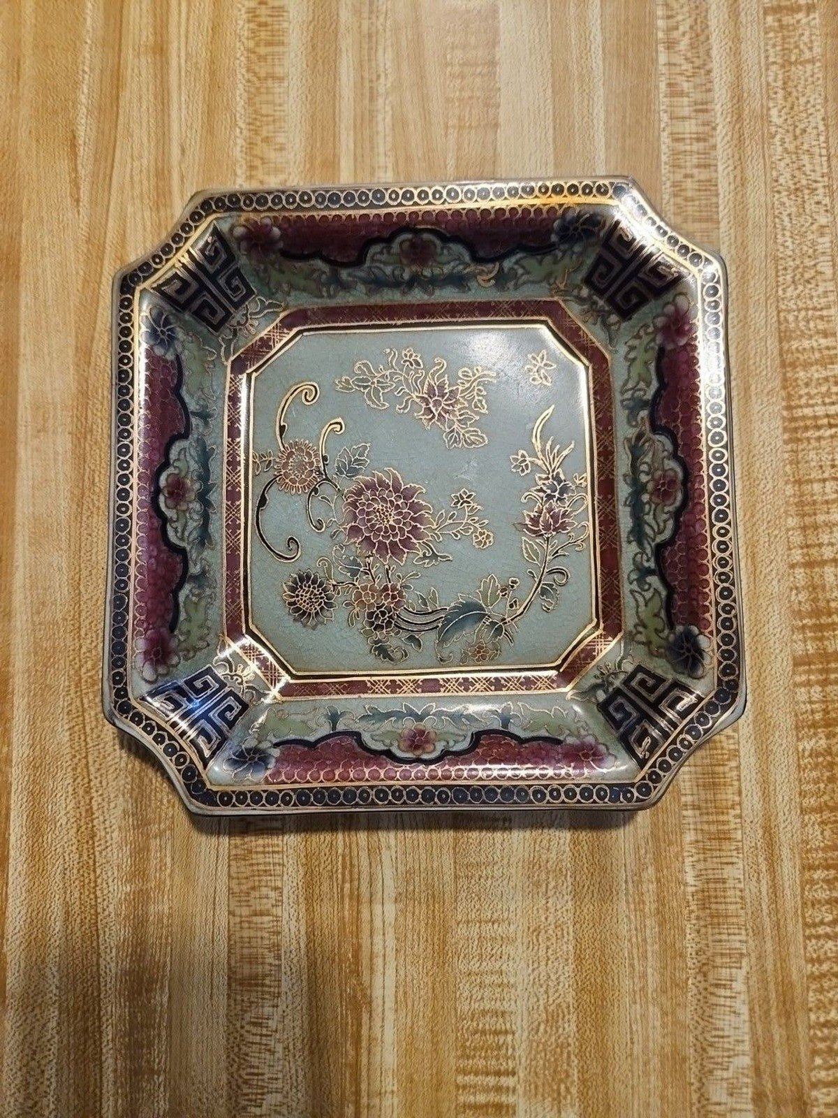 Set Of 2 Vintage Oriental Accent Plates Green W Red Flowers & Gold Accents
