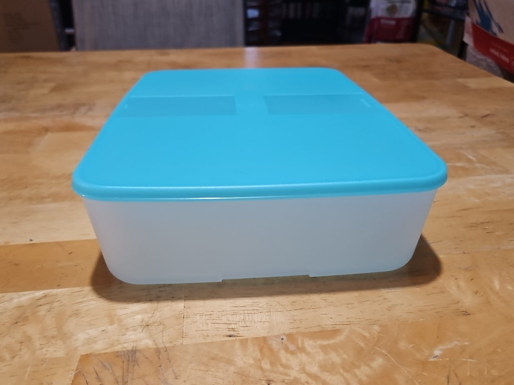 Vintage Tupperware Freezer Mates #2097A W Lid 2095B Turquoise 3.3 L