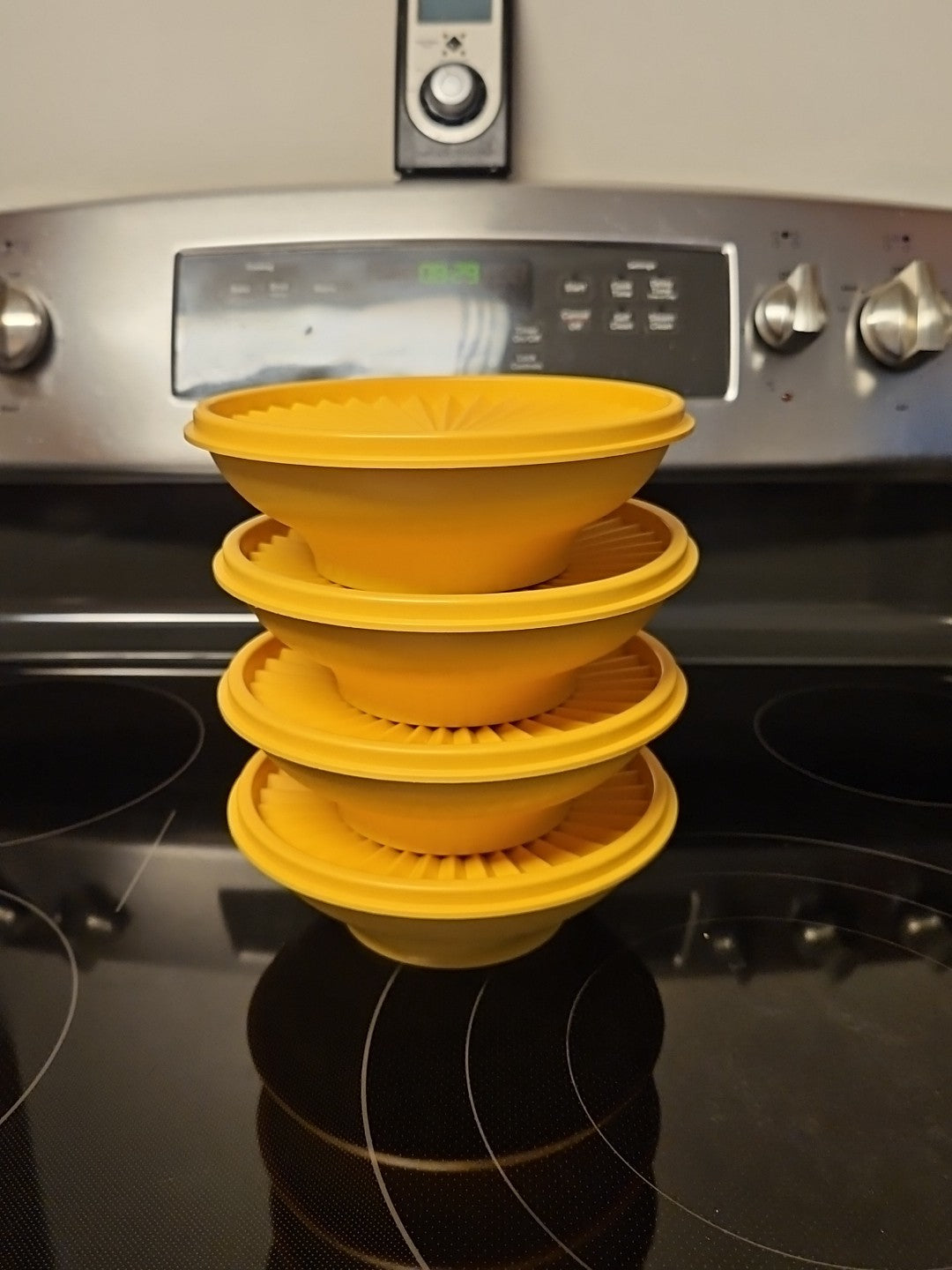 Vintage Tupperware Set Of 4 Cereal Bowls #890 Harvest Gold w/Servalier Lids