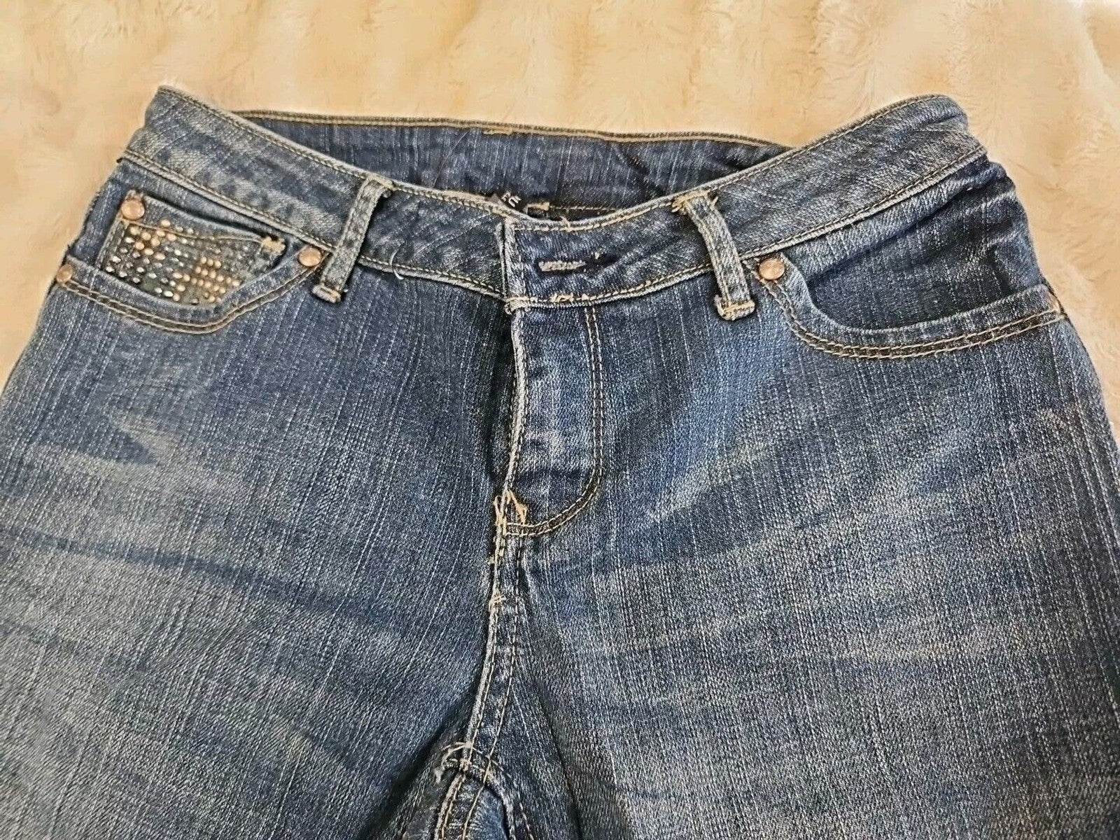 Bisou Bisou Womens Capri Jeans Sz 2 With Copper & Gunmetal Rhinestone Accents