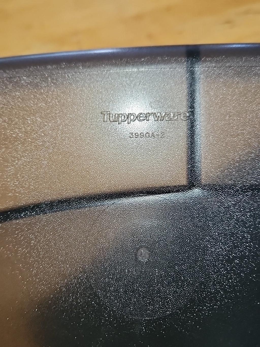 Tupperware Rock N Serve 3 Section Vent Microwave Black 3990A & Lid 3382A EUC