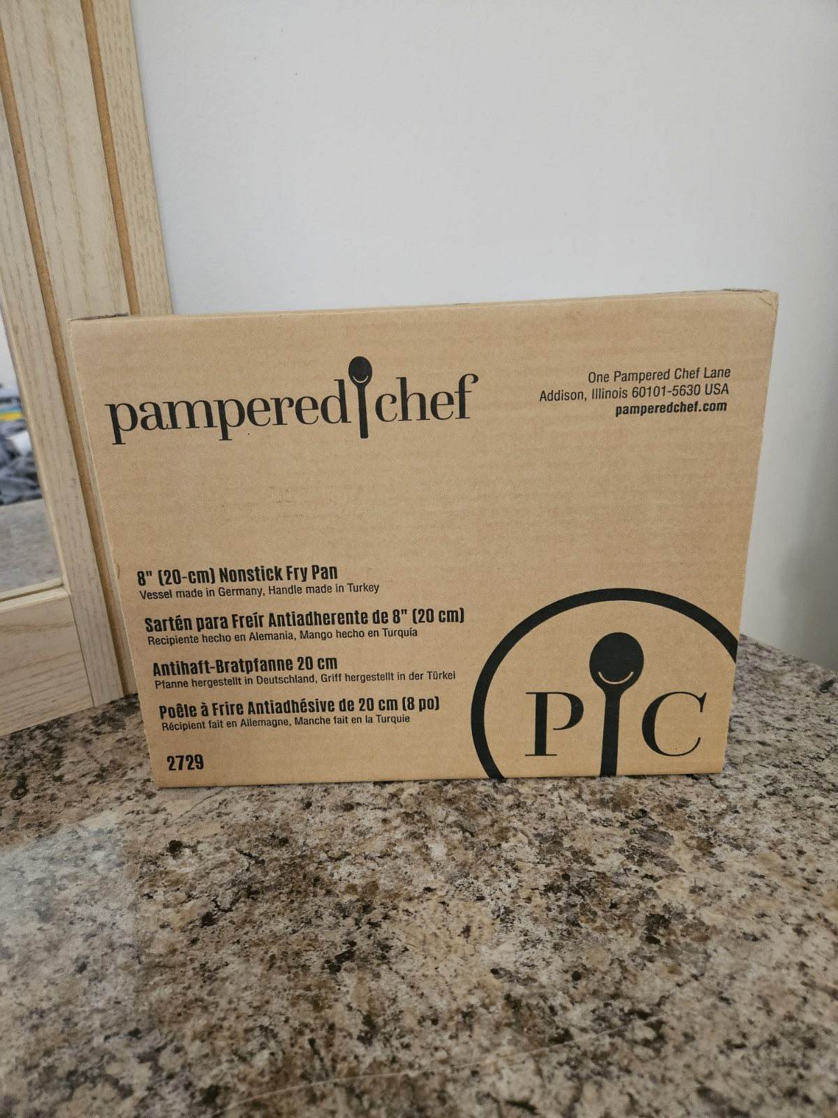 NIB Retired Pampered Chef 8" Signature Nonstick Fry Pan 2729 Detachable Handle