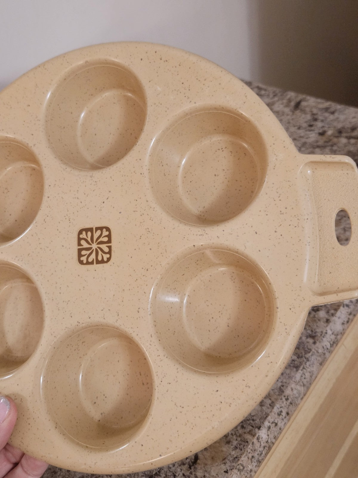 Vintage LittonWare Microwave Muffin Pan Cupcake Pan Egg Pan #39284