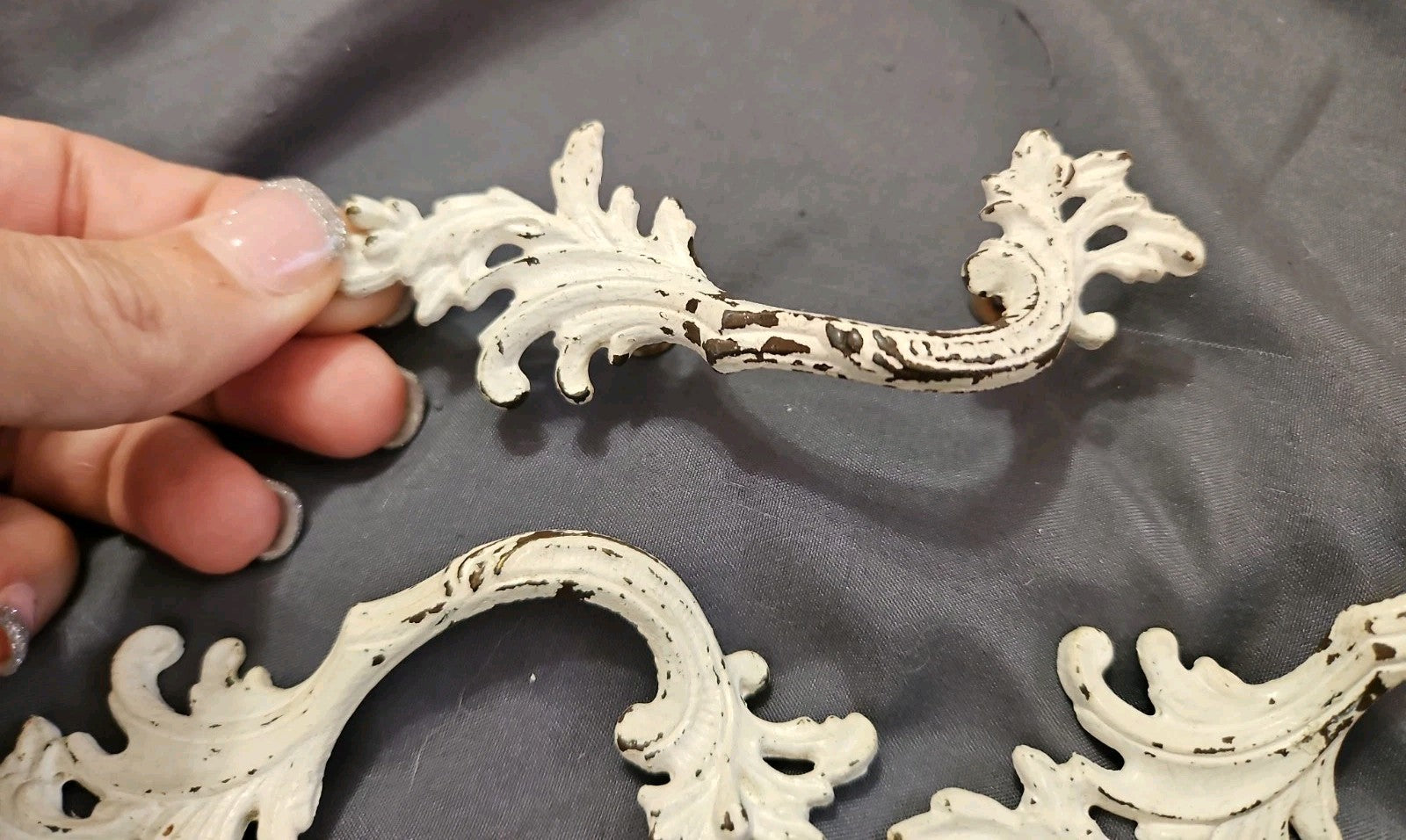 Set Of 4 Bassick-Sack #10087 French Provincial Distressed Drawer Pulls 4 3/8"