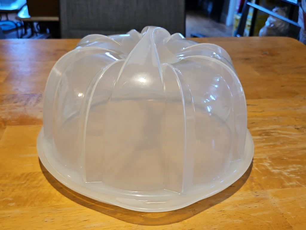 Nordic Ware Sheer Deluxe Bundt Cake Keeper  Holder Twist And Lock Dome Lid 11”