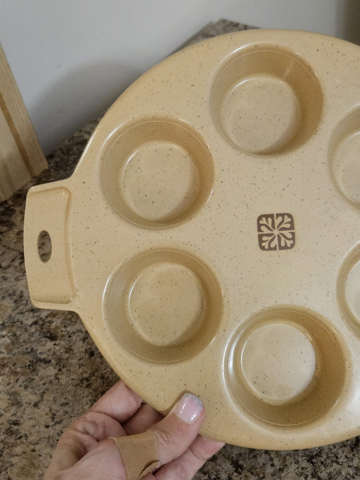 Vintage LittonWare Microwave Muffin Pan Cupcake Pan Egg Pan #39284
