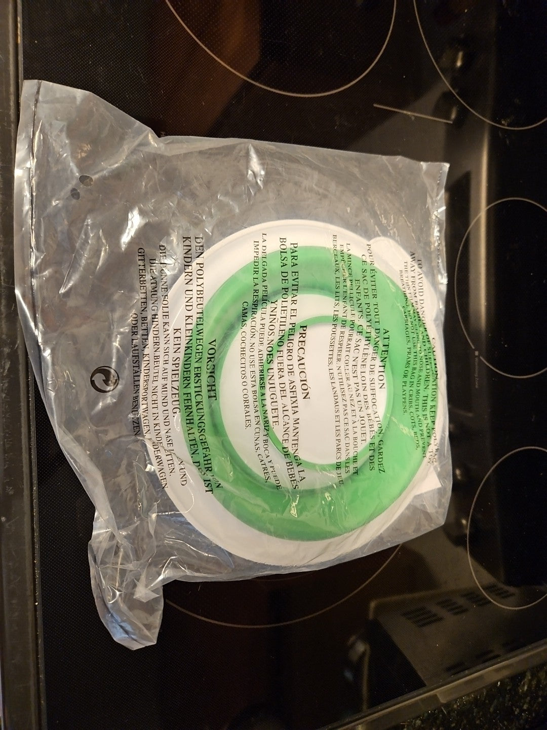 New Pampered Chef 2 Quart Collapsible Serving Bowl & Lid Silicone Green White