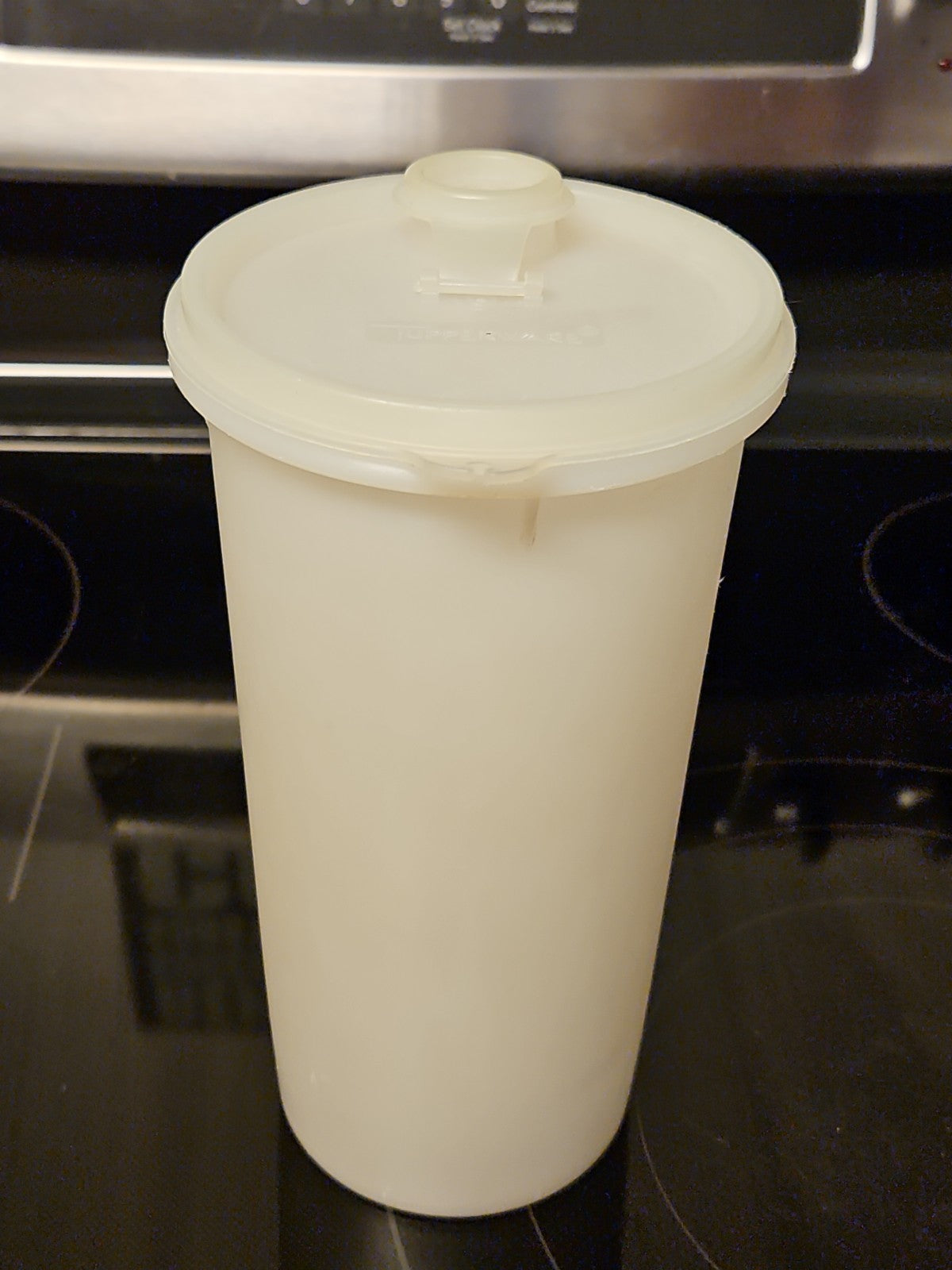 Vintage Tupperware 261 Sheer Handolier Pitcher Sheer Flip Top Seal 563