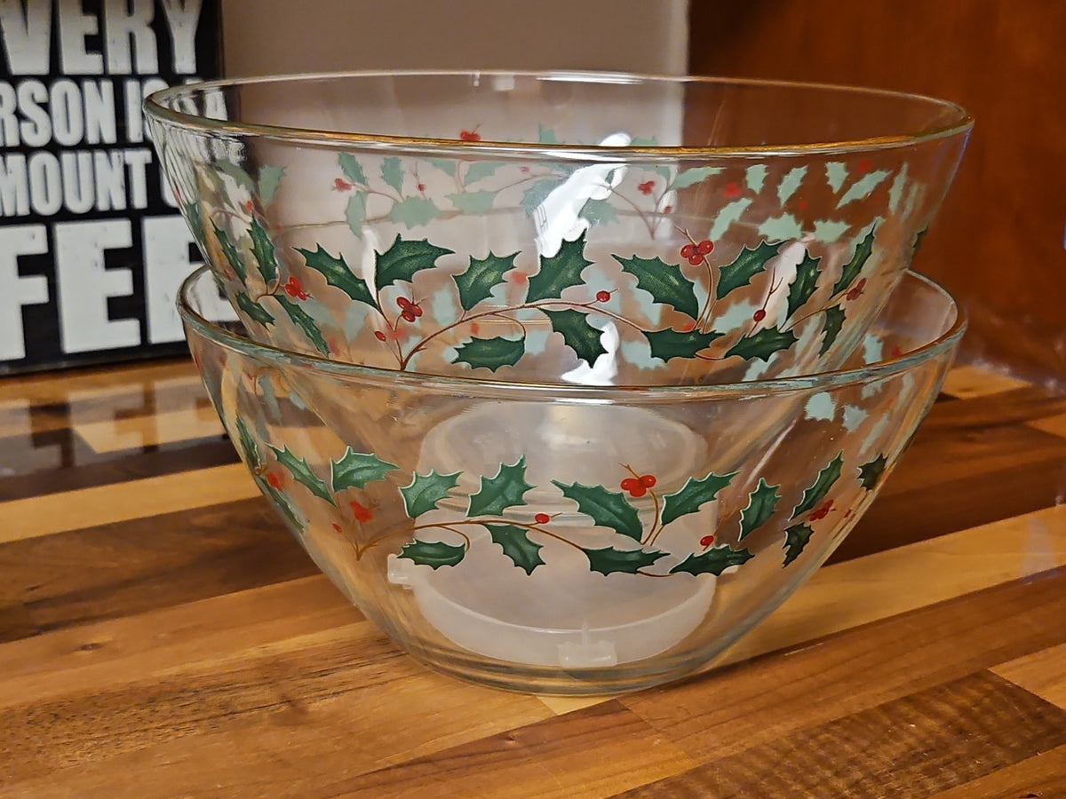 Lot Of 2 Arc France Christmas “ Holly Berry” Serving Bowls 9” 22k gold trim